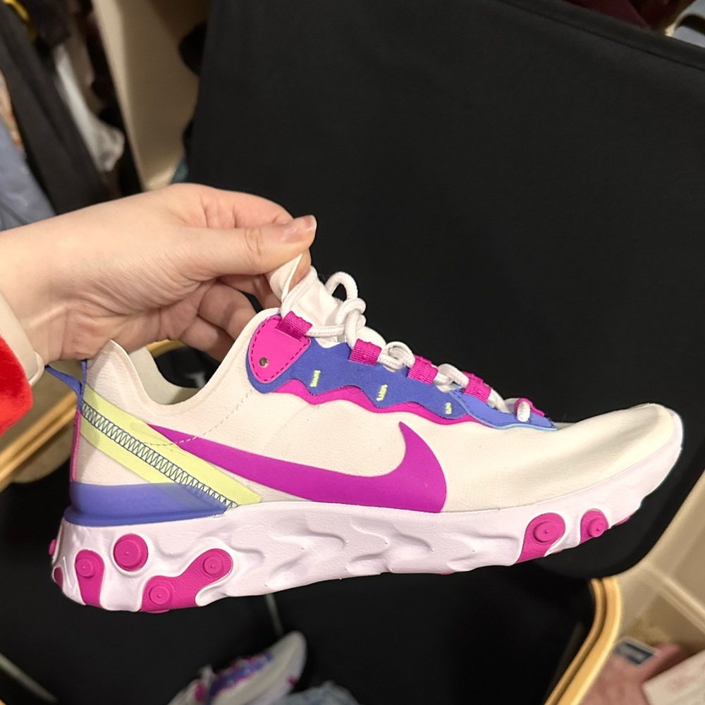 Brand new never work Nike react size 8